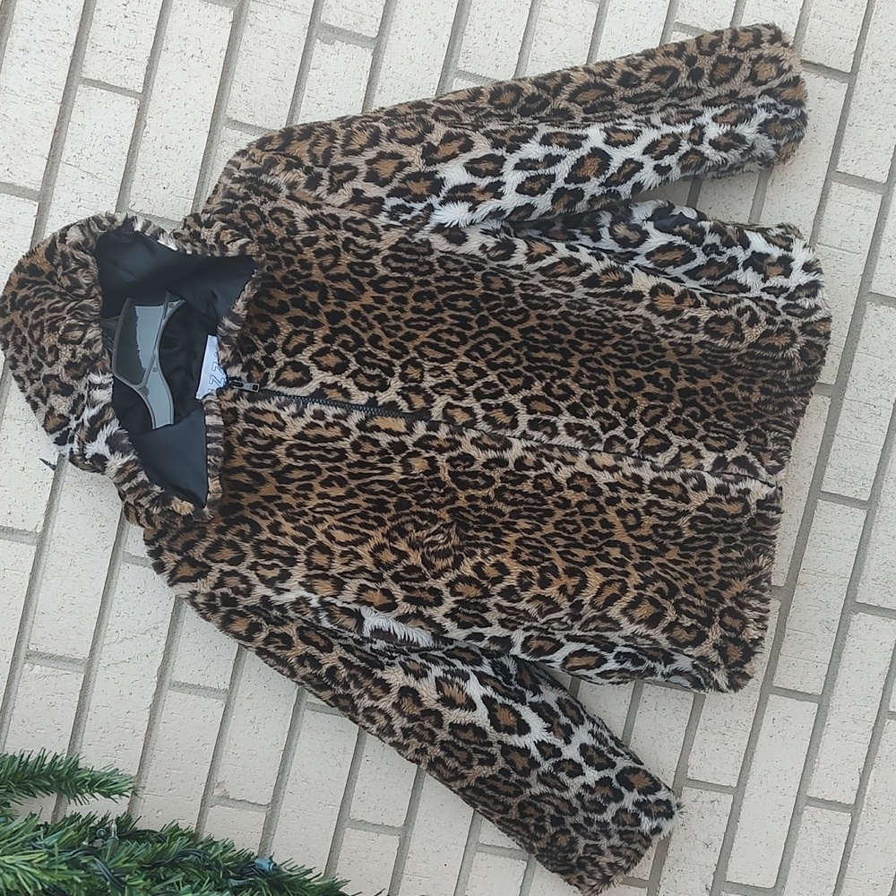 Leopard Coat* - Picture 3 of 10